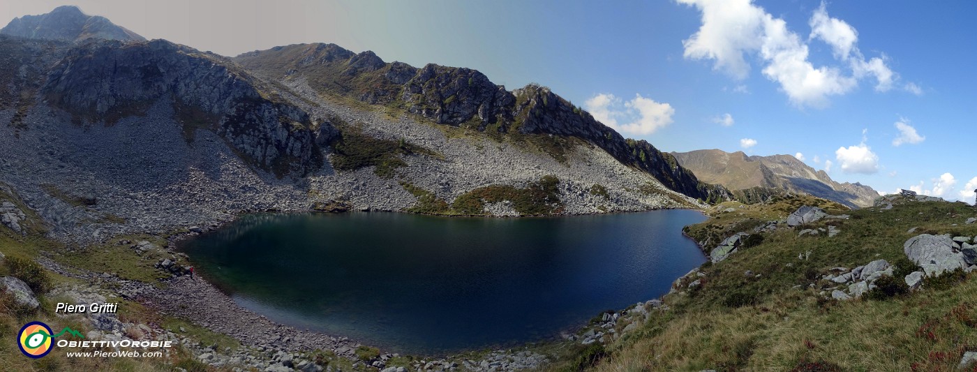 23 Vista panoramica sul Lago di sopra (2095 m) .jpg